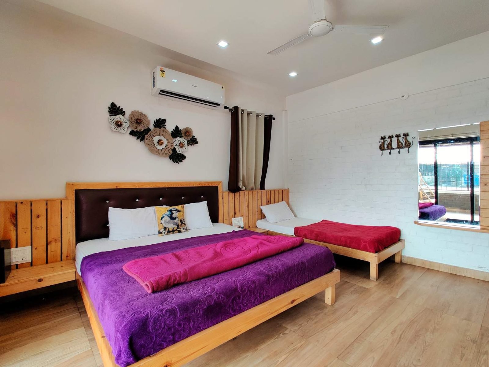 Air-conditioned bedroom with balcony at Mangli Lake Farm