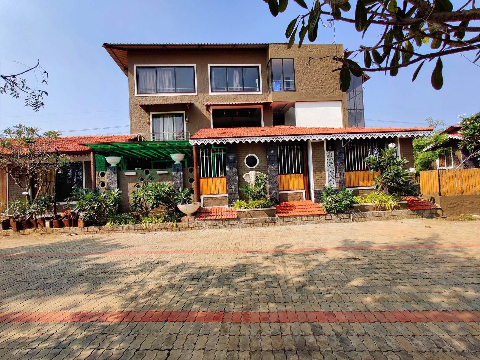 Palm Leaf Villa, morning at Mangli Lake Farm